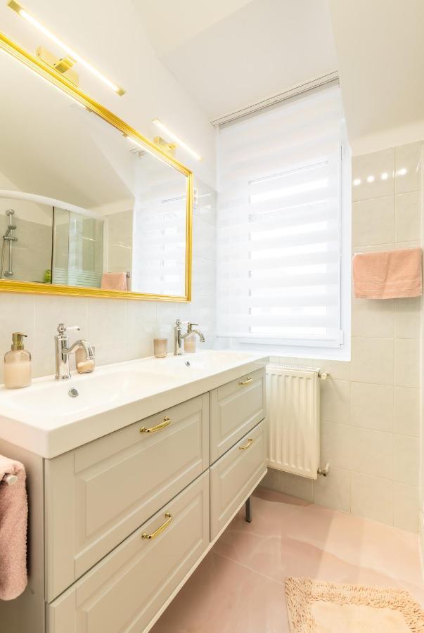 Monarchia Apartman Pearl Mosonmagyaróvár Exteriör bild