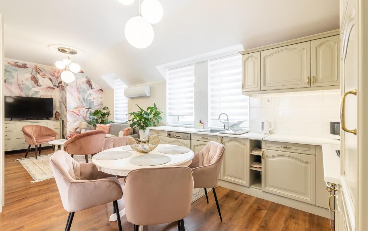 Monarchia Apartman Pearl Mosonmagyaróvár Exteriör bild